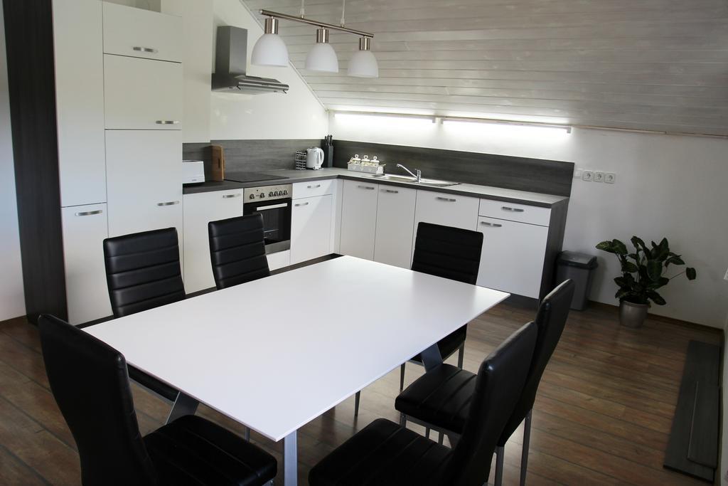 Lake House Apartment Medvode Exteriör bild