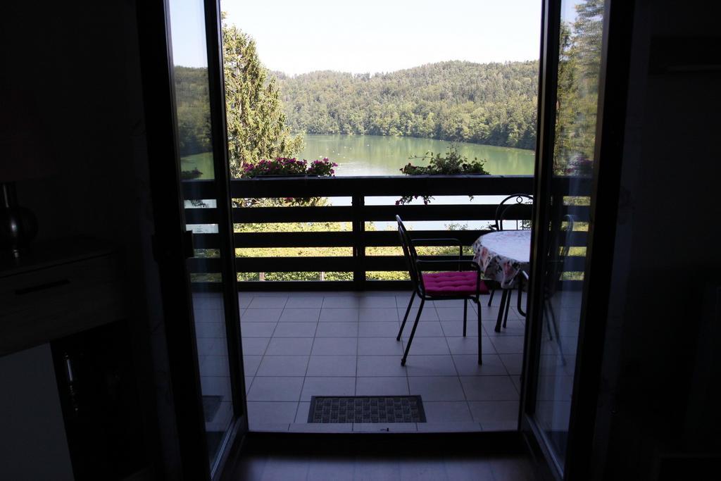 Lake House Apartment Medvode Exteriör bild