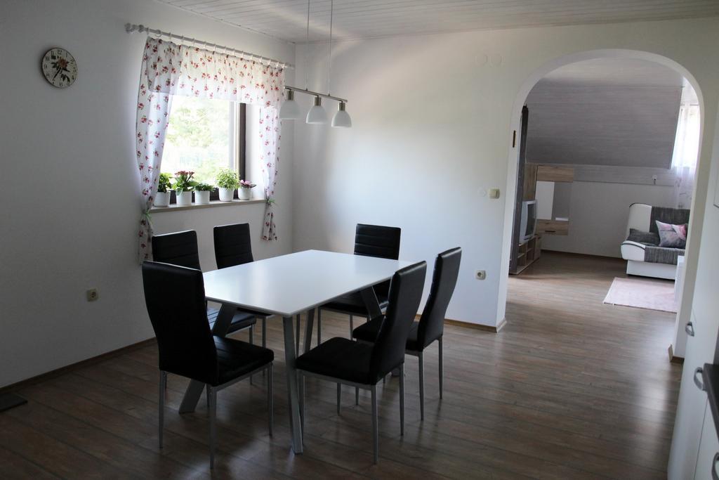 Lake House Apartment Medvode Exteriör bild