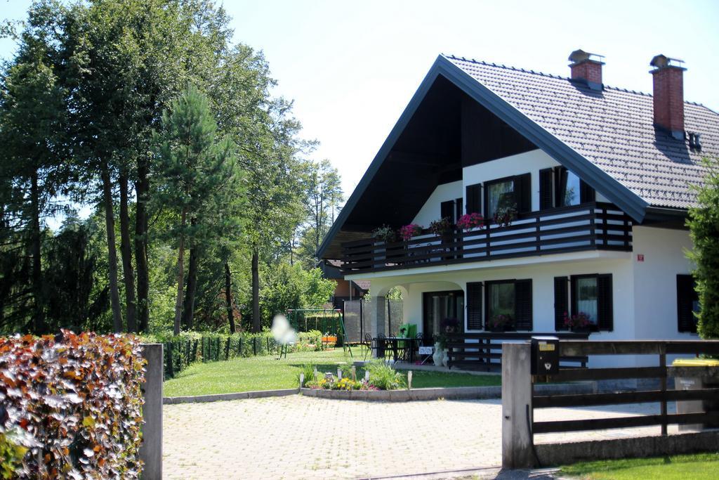 Lake House Apartment Medvode Exteriör bild